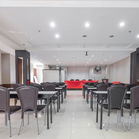 Oyo 1081 Allson City Hotel Macasar Exterior foto