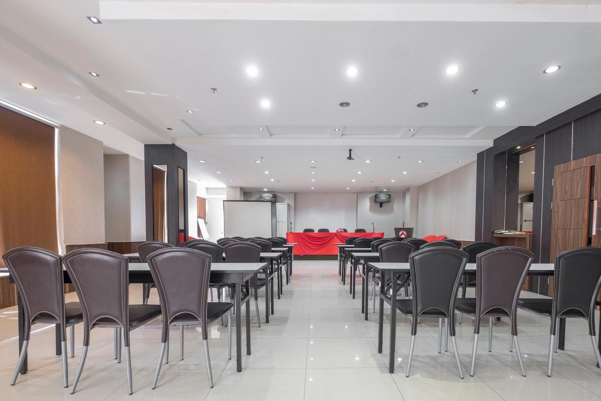 Oyo 1081 Allson City Hotel Macasar Exterior foto